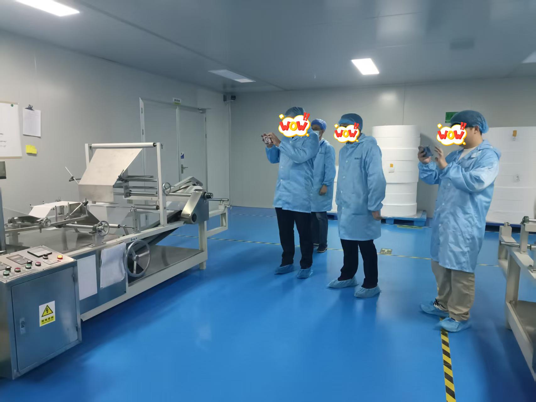 Giám đốc mua hàng của Nhà phân phối Sản phẩm Thú y Lớn Châu Âu đến thăm Công ty của chúng tôi để Kiểm tra và Đàm phán